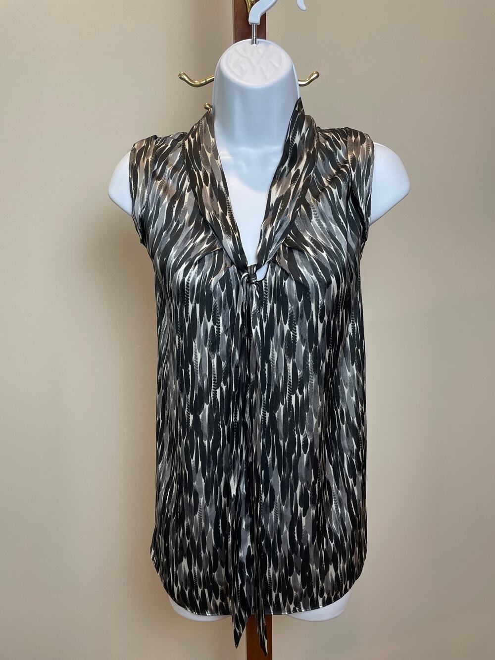 NY Sere Nade Abstract Tie Front Sleeveless Top Size L V Neck